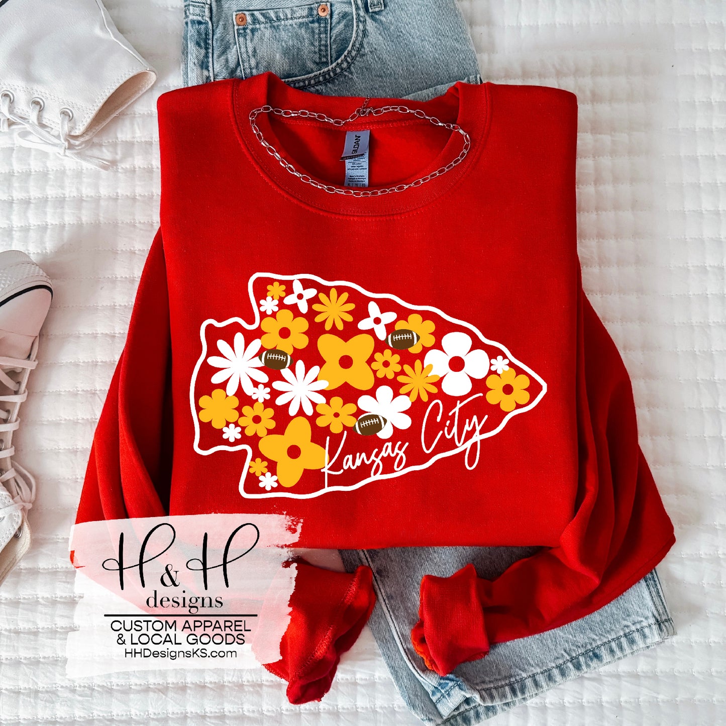 White & Gold Floral Fill Kansas City Arrowhead